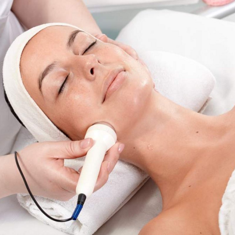 EASTER: Rose Quartz Radiofrequency Lifting Facial