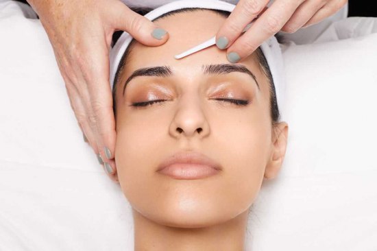 Deluxe Dermaplaning Facial 