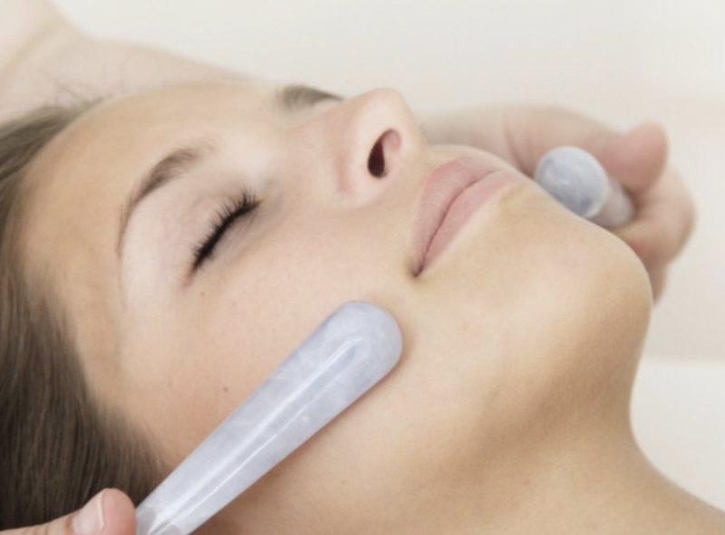Skin Discovery Session  or Advanced Face Treatment